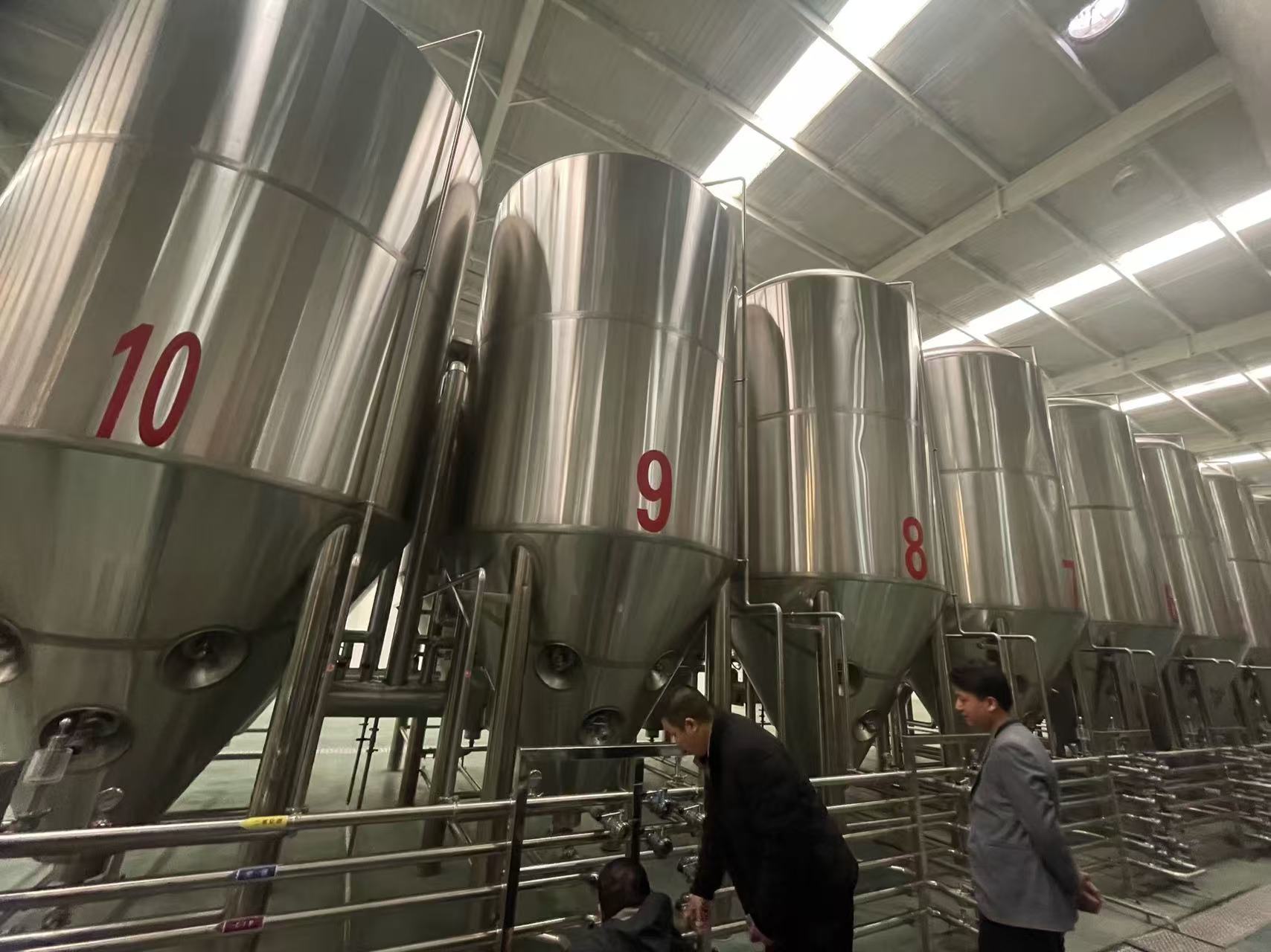 阳泉精酿啤酒设备厂—平面布置、设备设计、制造、调试、培训等一条龙服务